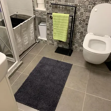 Novoureden Stan U Vitezu 비테즈